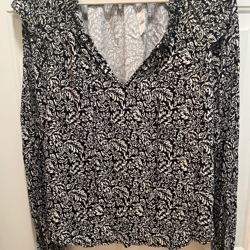 NWT Gap M Black and White Flutter Long Sleeve Floral Women's Top Blouse